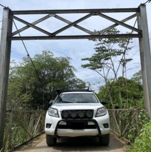 Land Cruiser in Costa Rica with snorkel.